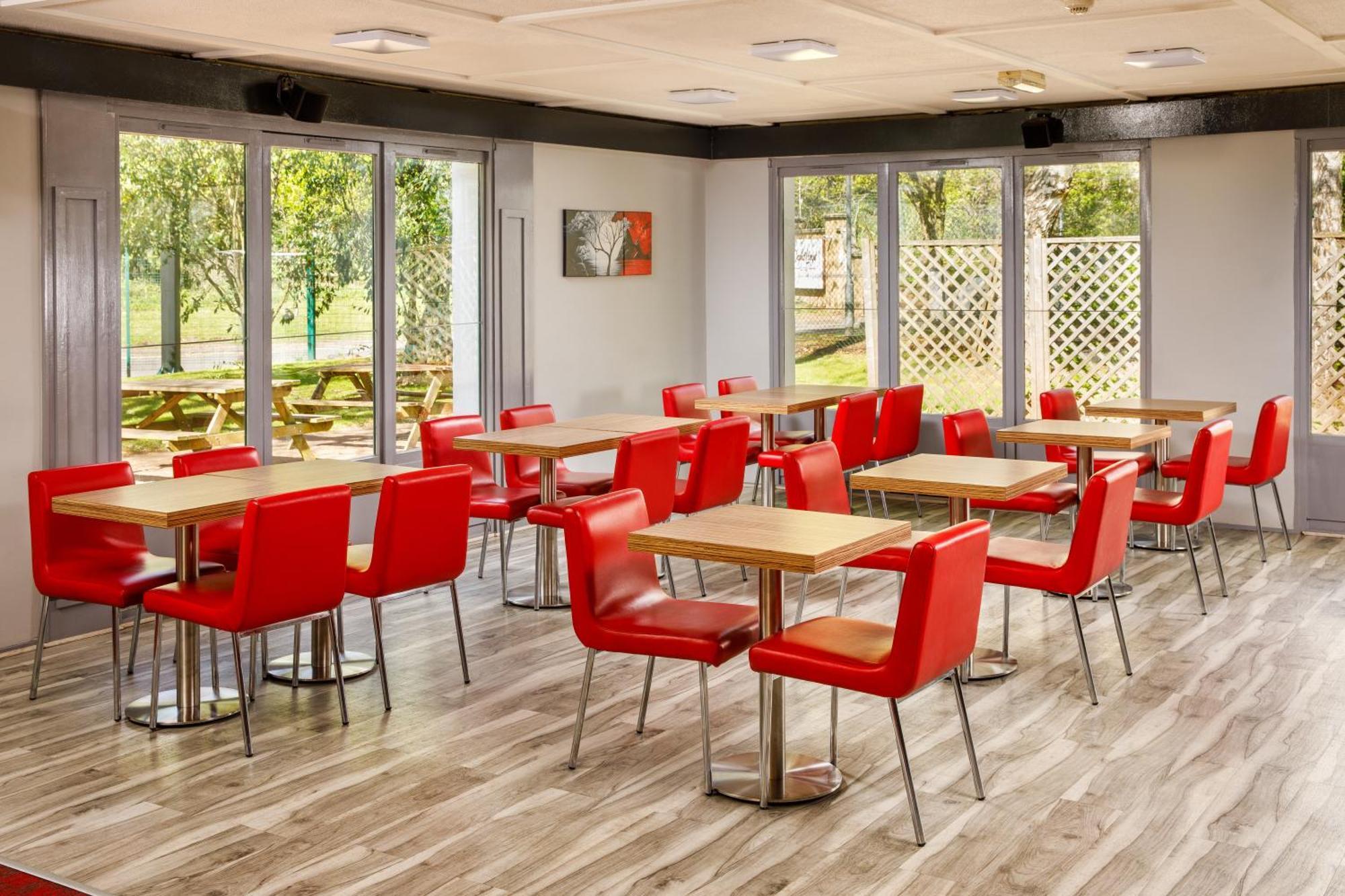 Ibis South Отель
